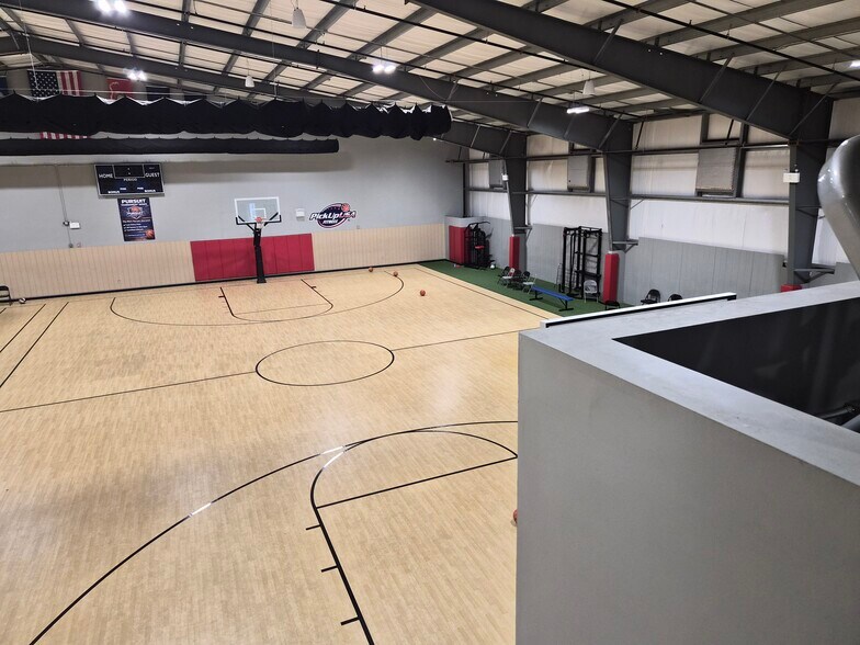 More Photos Of 8200 Cypress Plaza Dr, Jacksonville Health Club For Lease