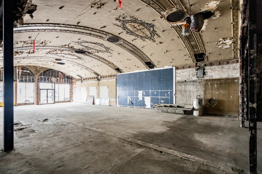 More Photos Of 6532 Woodward Ave, Detroit General Retail For Sale