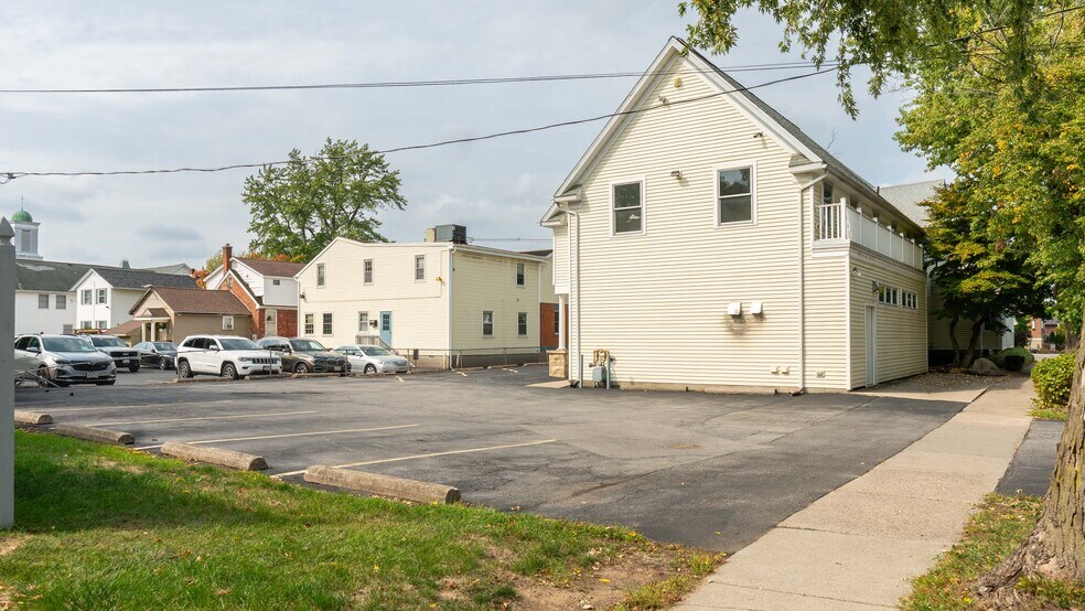 More Photos Of 5725 Main St, Buffalo Freestanding For Lease