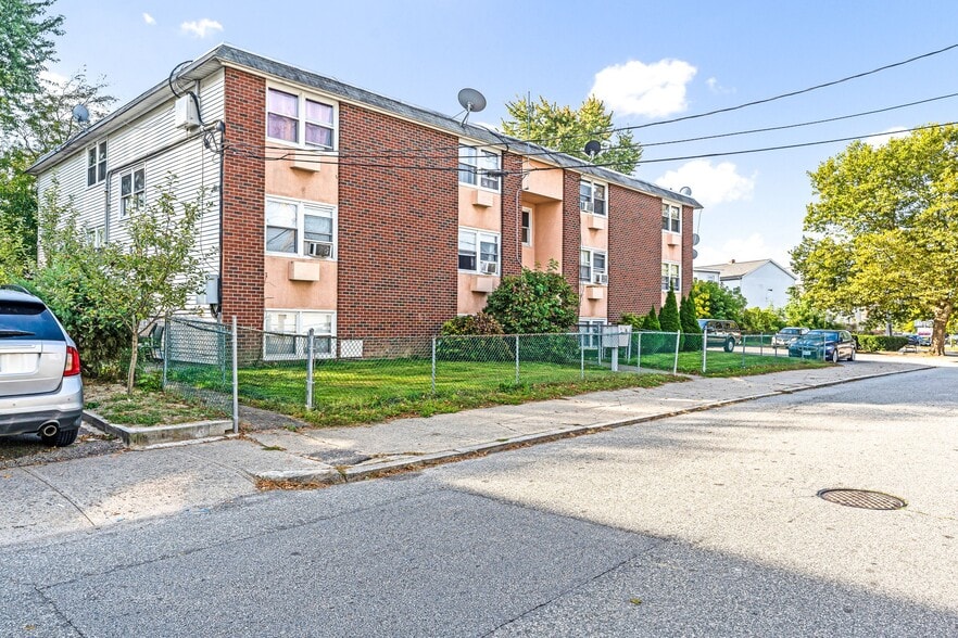 More Photos Of 25 Margaret St, Pawtucket Apartments For Sale