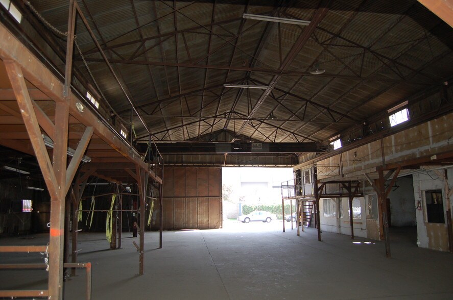 More Photos Of 411 S Flower St, Burbank Warehouse For Lease