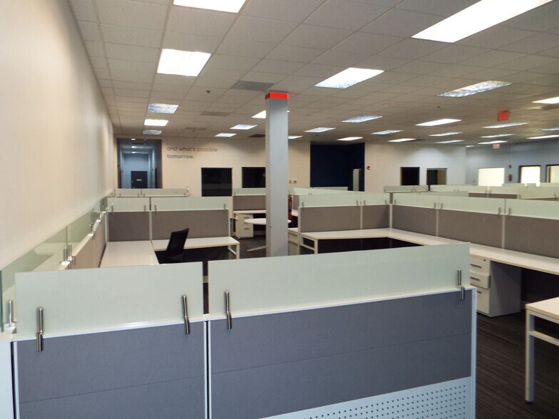 More Photos Of 3000-3044 N Commerce Pky, Miramar Warehouse For Lease