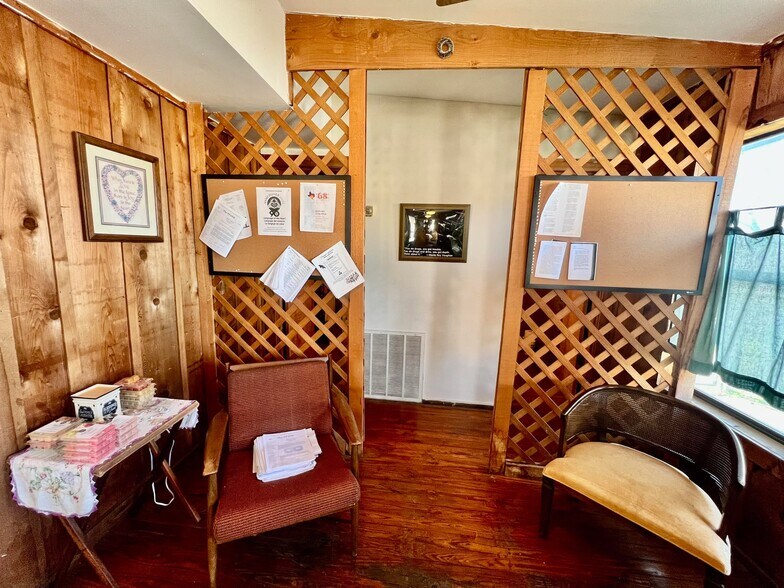 More Photos Of 309 FM 480, Center Point Fast Food For Sale