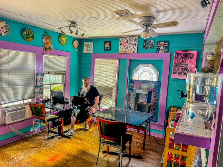 More Photos Of 661-663 Industrial Dr, Tallahassee Warehouse For Lease