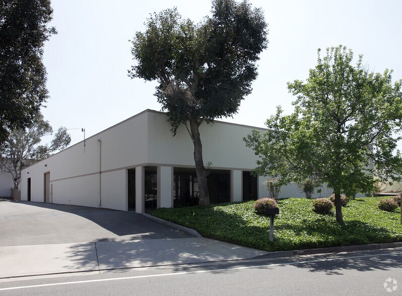 More Photos Of 1250 Railroad St, Corona Warehouse For Lease