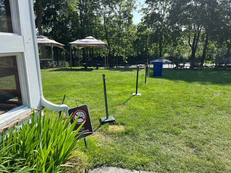 More Photos Of 8 South St, Ellsworth General Retail For Sale