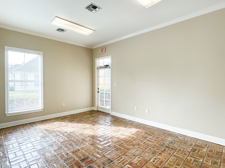 More Photos Of 13348 Coursey Blvd, Baton Rouge Medical For Sale