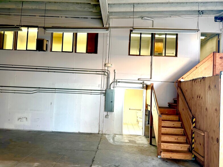 More Photos Of 400 Franklin St, Oakland Warehouse For Lease