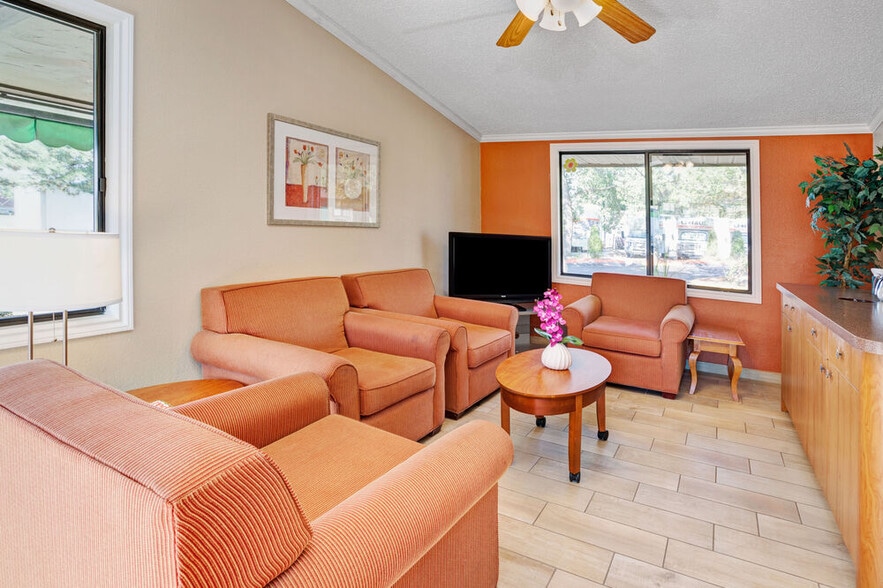 More Photos Of 7887 17 Mile Rd, Sterling Heights Hotel For Sale