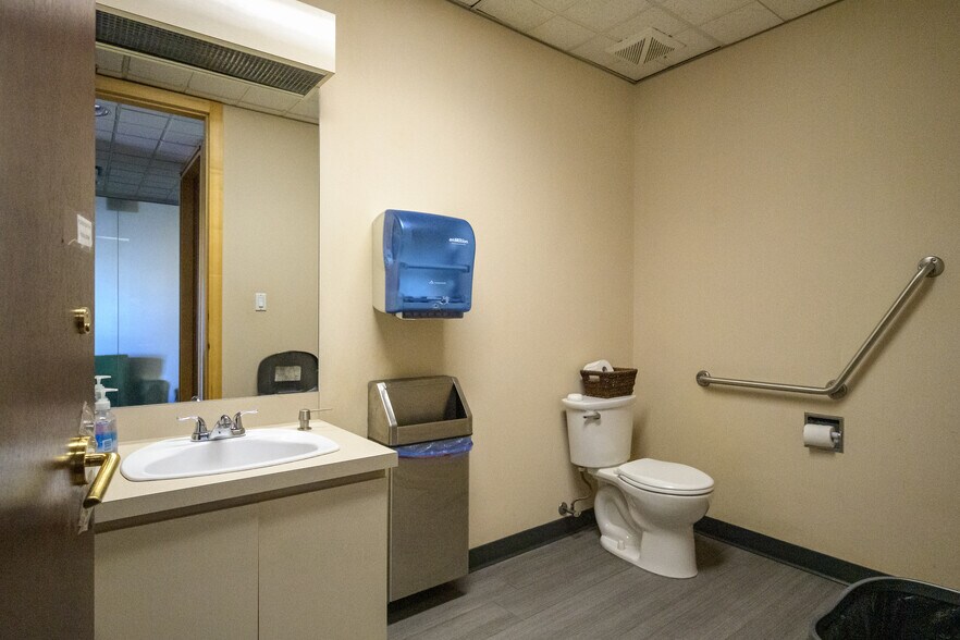 More Photos Of 1530 56th St, Delta Office For Lease