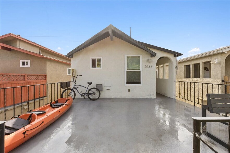 More Photos Of 2033 Garnet Ave, San Diego Apartments For Sale