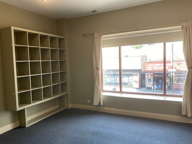 More Photos Of 1029 Lake St, Oak Park General Retail For Lease