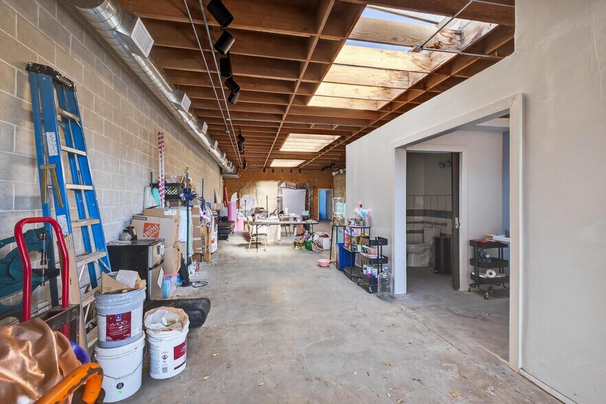 More Photos Of 5010 E Olympic Blvd, Los Angeles Warehouse For Sale