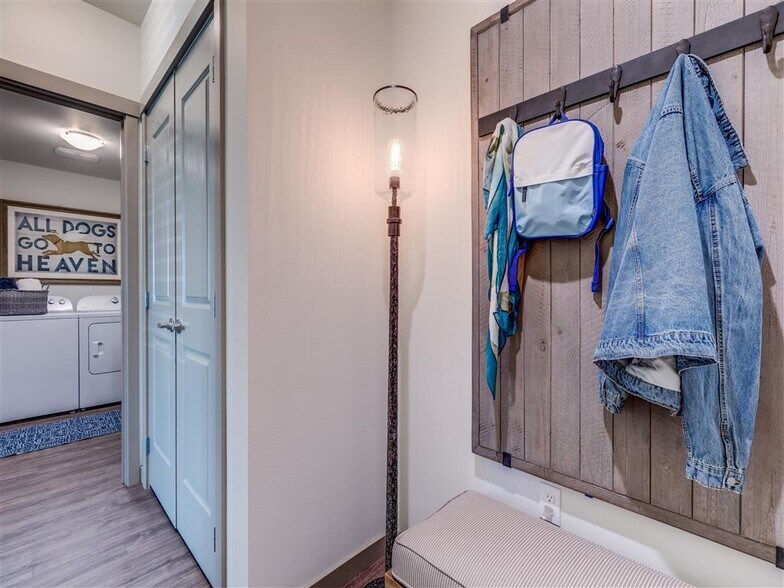 More Photos Of 2200 W Meeker St, Kent Apartments For Lease