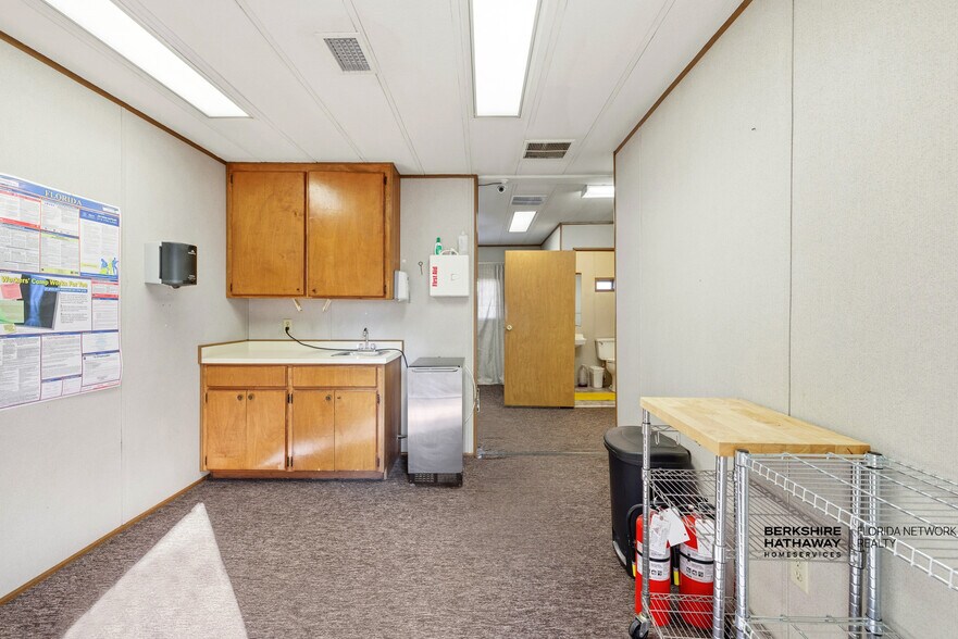 More Photos Of 5876 Old Timuquana Rd, Jacksonville Office For Lease