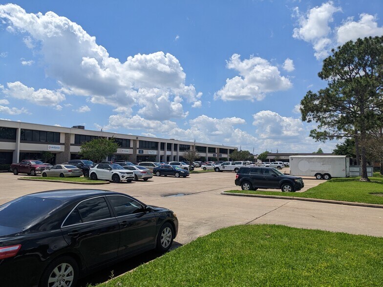 More Photos Of 3727 Greenbriar Dr, Stafford Light Distribution For Lease