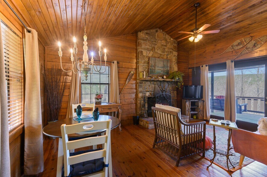 More Photos Of 68438 Eagle Creek Dr, Smithville Hotel For Sale