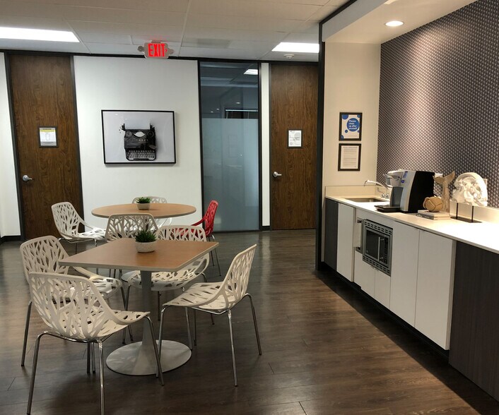 More Photos Of 9896 Bissonnet St, Houston Office For Lease
