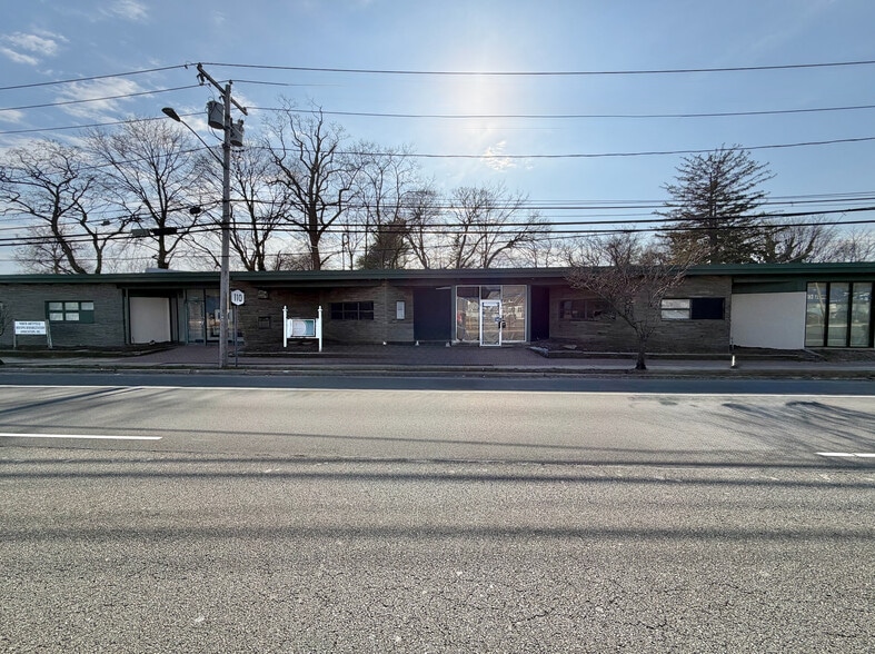 Primary Photo Of 570 Broadway, Amityville Office For Sale