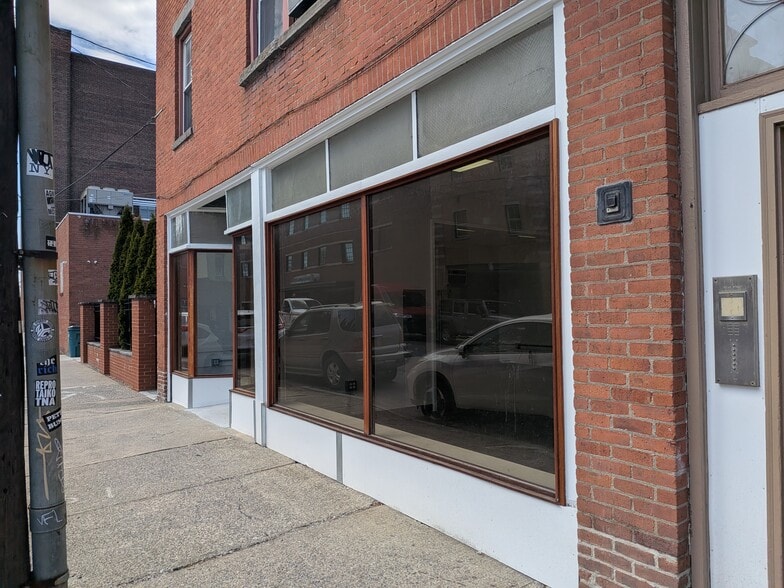 More Photos Of 3 Cedar St, Kingston Storefront Retail Office For Lease