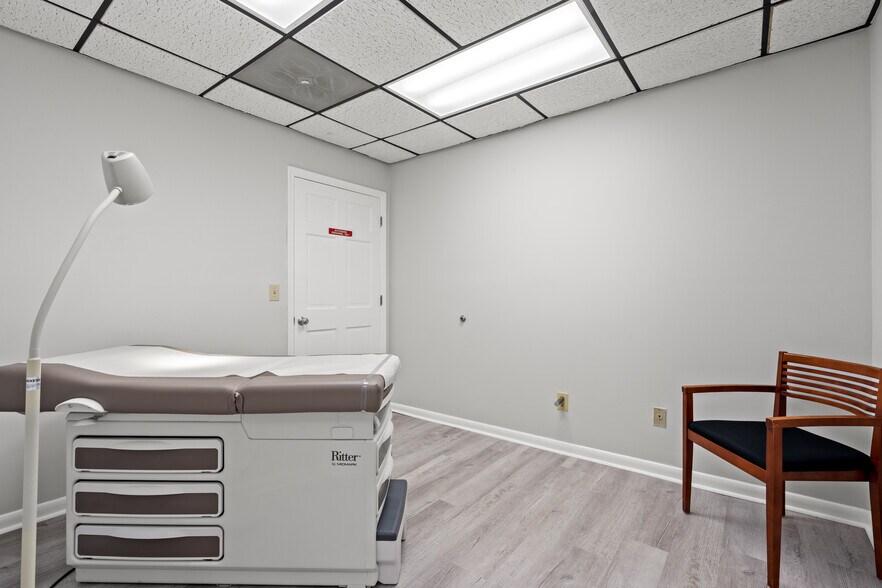 More Photos Of 7510 N Forest Dr, North Charleston Office For Sale