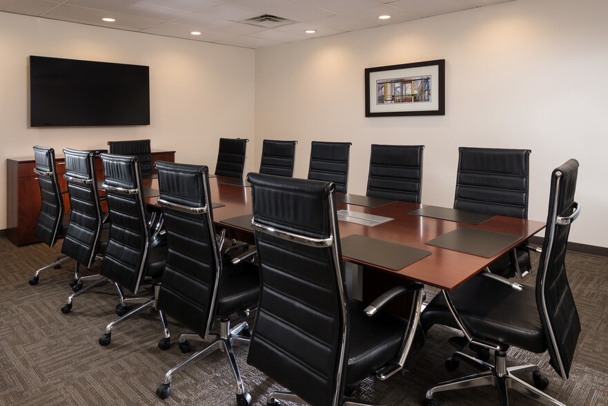 More Photos Of 125 Wolf Rd, Albany Medical For Lease