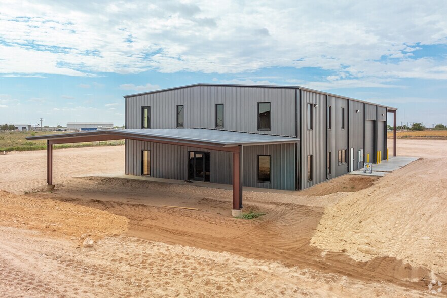 More Photos Of 4710 County Road 134, Midland Warehouse For Lease