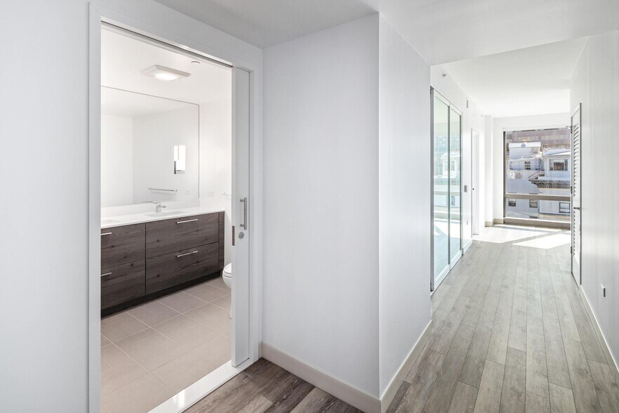 More Photos Of 1177 Market St, San Francisco Apartments For Lease