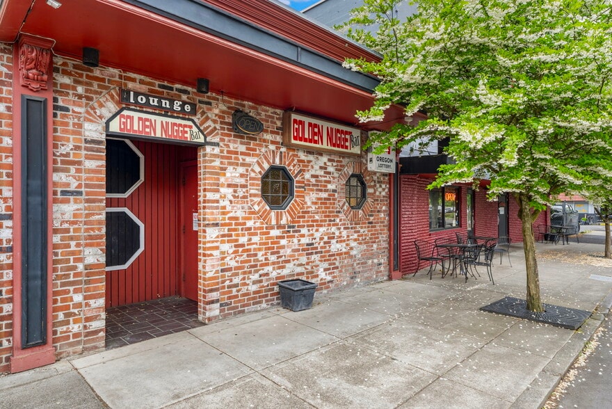 More Photos Of , Milwaukie General Retail For Sale