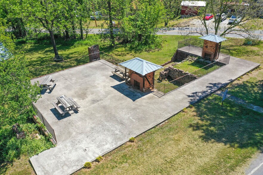 More Photos Of 5174 Rockford Rd, Dobson Freestanding For Sale