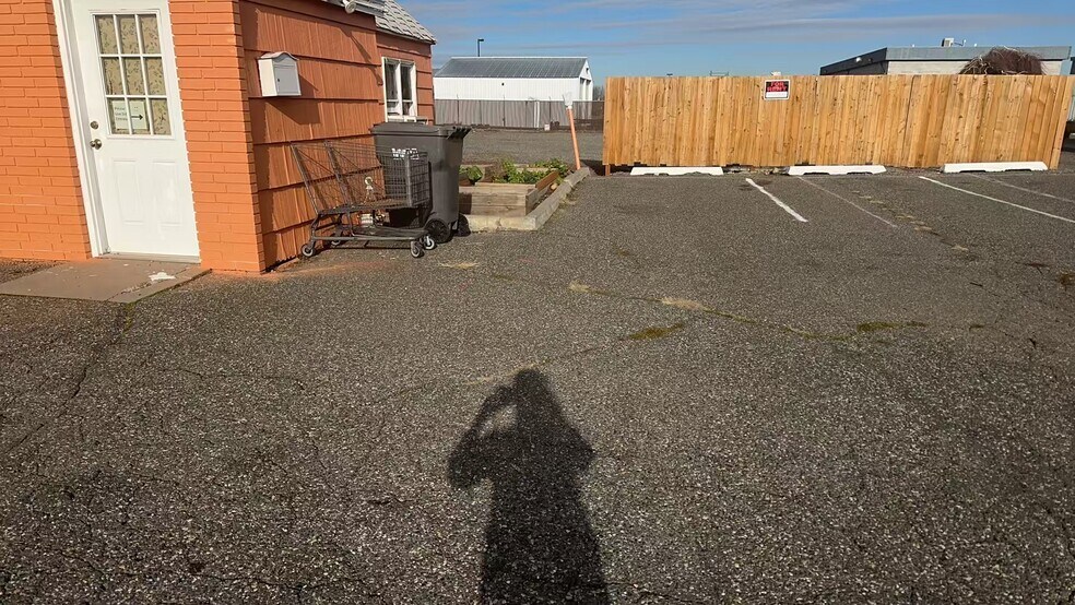 More Photos Of 4218 W Clearwater Ave, Kennewick Auto Dealership For Sale