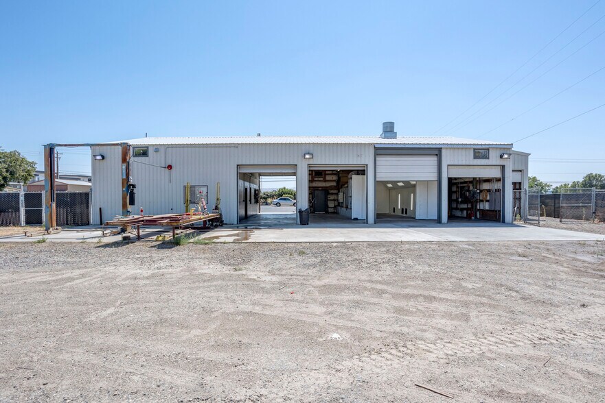 More Photos Of 2331 W A St, Pasco Distribution For Lease