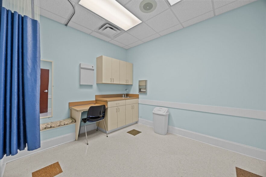 More Photos Of 2223 Hemby Ln, Greenville Medical For Sale