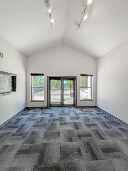 More Photos Of 2510 Western Ave, Seattle Apartments For Lease