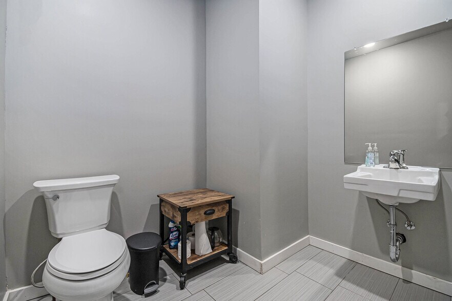 More Photos Of 2601-2603 N 45th St, Omaha Office Residential For Sale