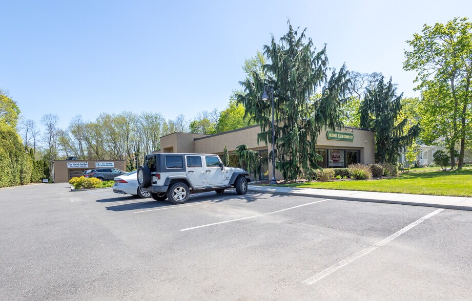More Photos Of 189 Main Rd, Riverhead Medical For Lease