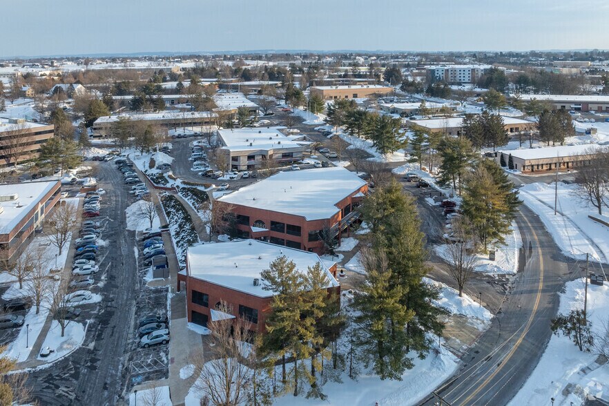 More Photos Of 1860 Charter Ln, Lancaster Office For Lease