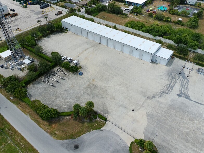 More Photos Of 403 Hillbrath Dr, Lantana Warehouse For Lease