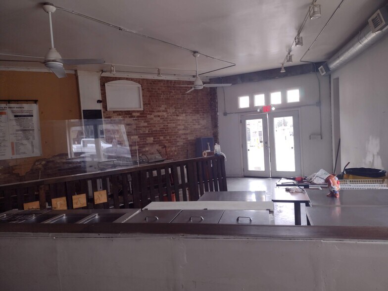 More Photos Of 1521 Ralph David Abernathy Blvd SW, Atlanta Storefront For Lease