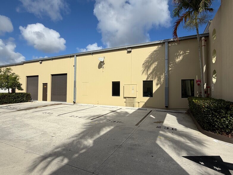 More Photos Of 2875 Jupiter Park Dr, Jupiter Light Manufacturing For Sale