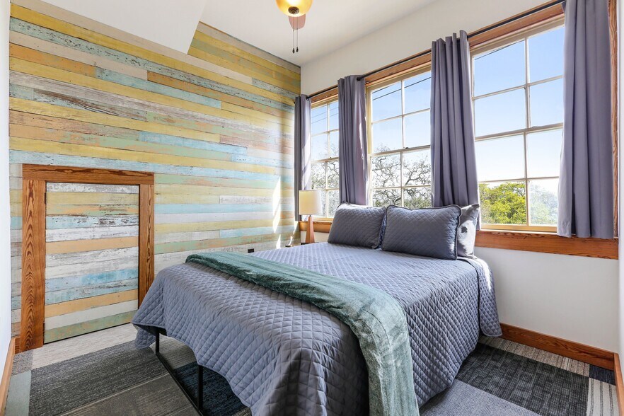 More Photos Of 1502 Elysian Fields Ave, New Orleans Hotel For Sale