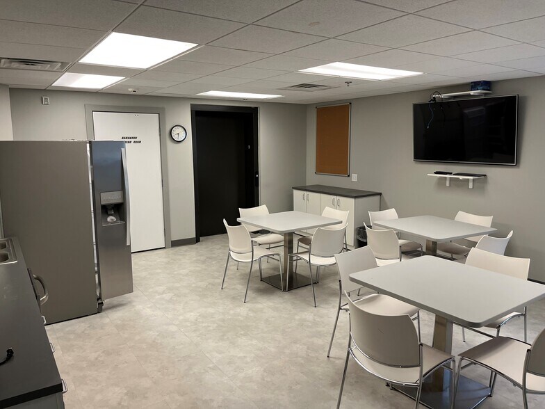 More Photos Of N86W14041 Beacon St, Menomonee Falls Medical For Sale