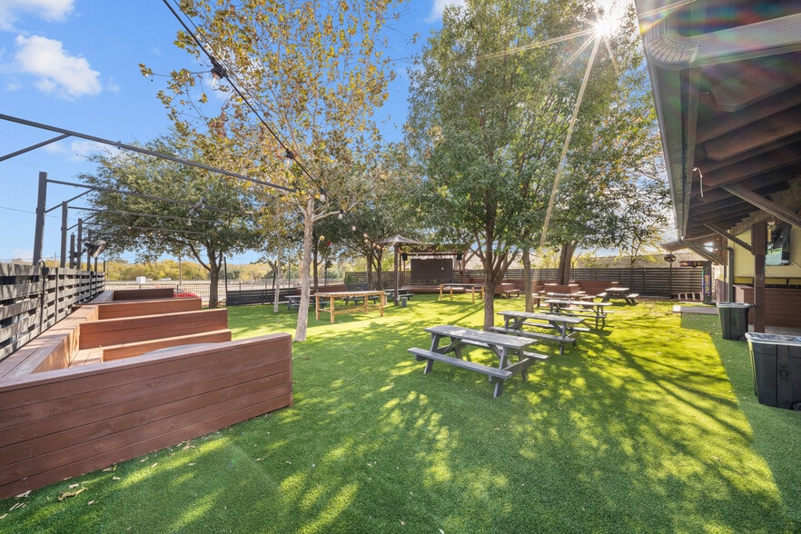 More Photos Of 116 Edward Gary St, San Marcos Restaurant For Lease