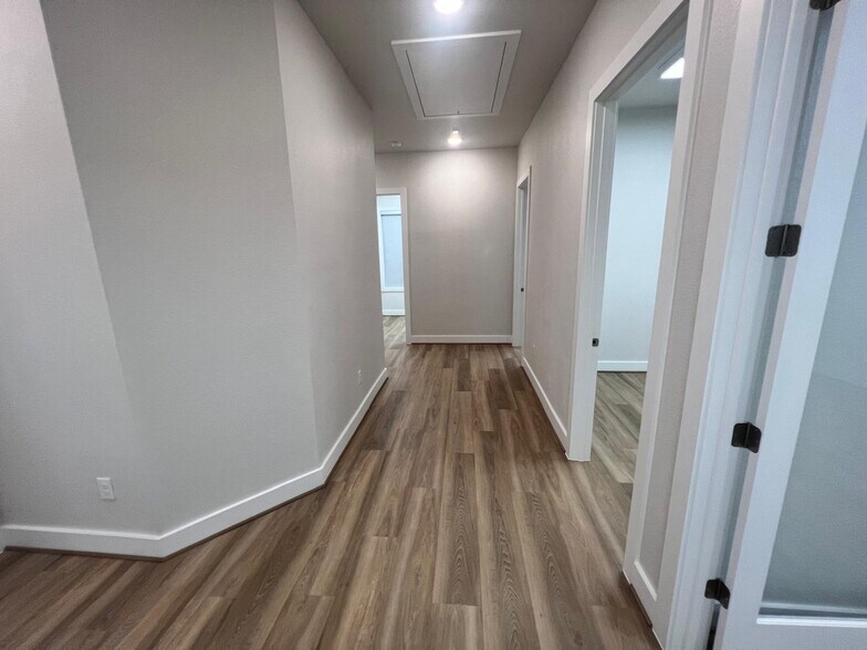 More Photos Of 16702 House Hahl Rd, Cypress Medical For Lease