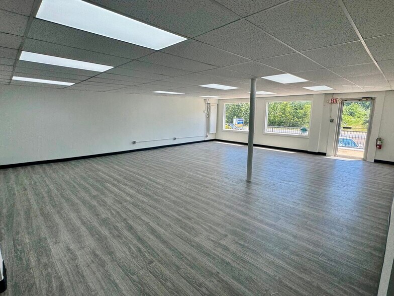 More Photos Of 7300 Beulah St, Alexandria General Retail For Lease