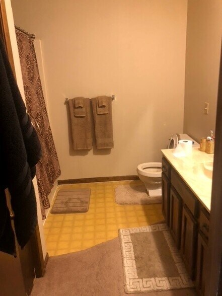 More Photos Of 802 W Wakefield Ave, Sikeston Apartments For Sale