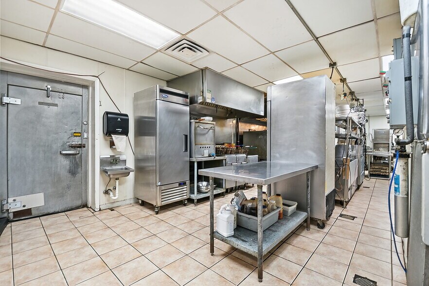 More Photos Of 380 Coal St, Wilkes Barre Freestanding For Lease