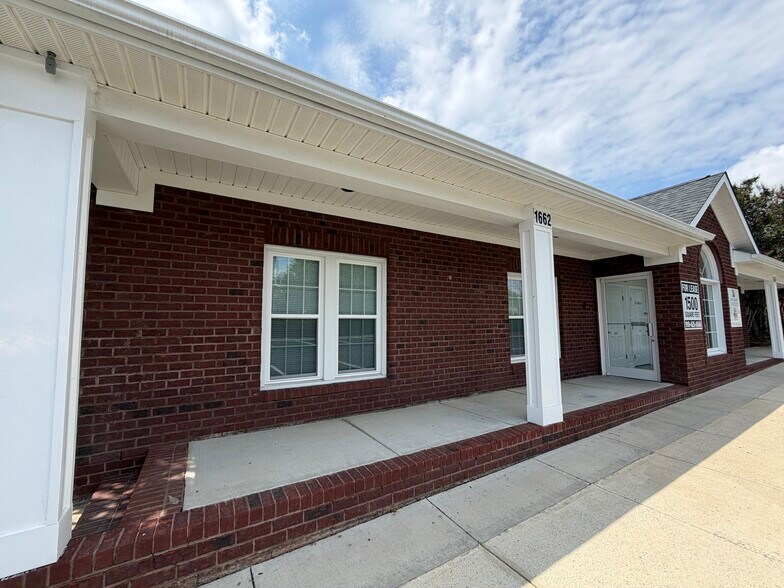 More Photos Of 1662 E Booker Dairy Rd, Smithfield Office For Lease