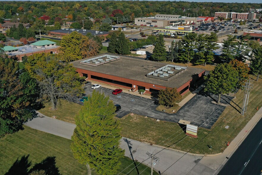 Primary Photo Of 2107 S Neil St, Champaign Office For Sale