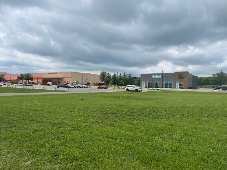 More Photos Of 1350 N Orchard Rd, Aurora General Retail For Lease